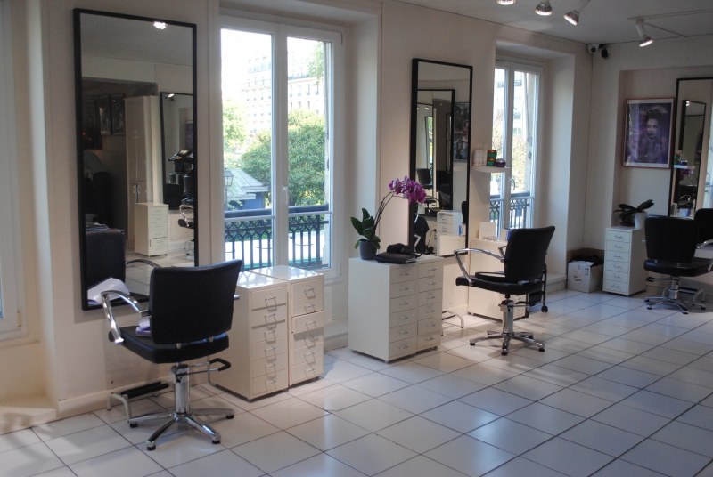 salon-coiffure-LUCERAM-min_floor-home-office-property-living-room-room-781228-pxhere.com